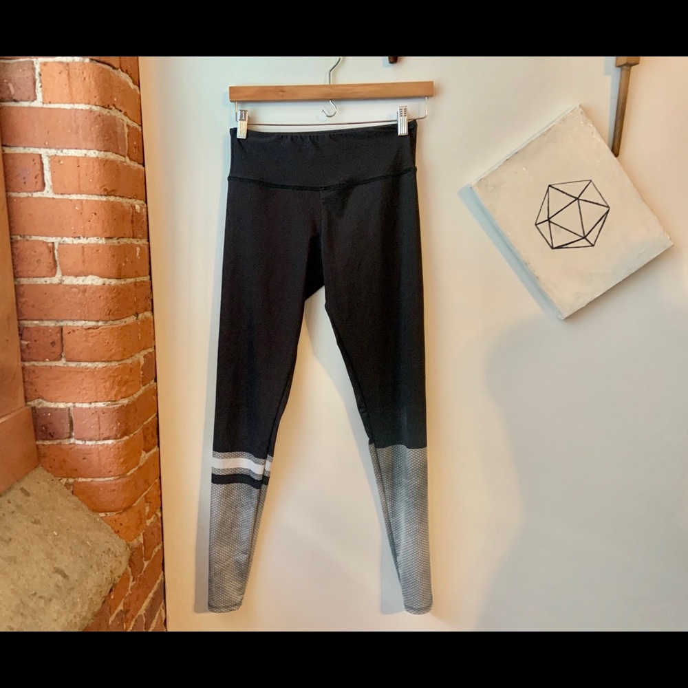 Onzie Yoga Leggings, black and white, Large $10